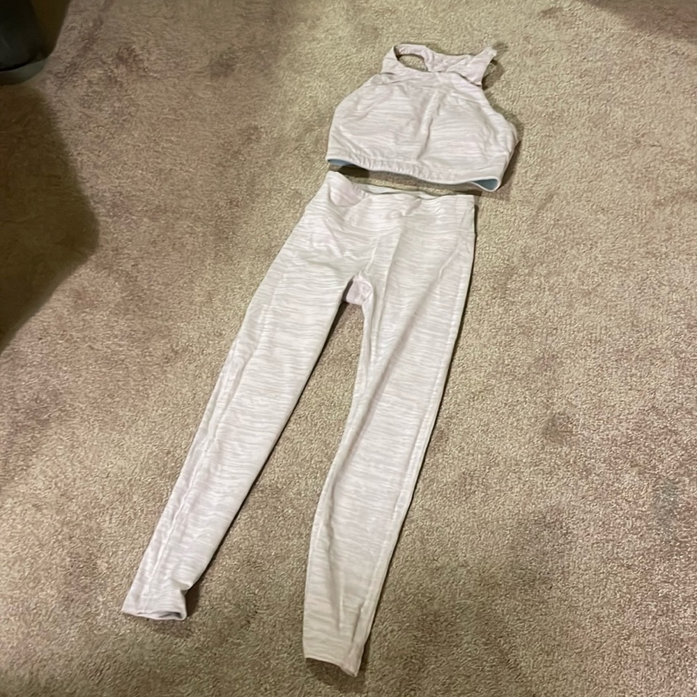 Outdoor Voices Free form Set light pink small top xs bottoms